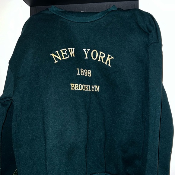 Brooklyn New York Sweater NWOT - Picture 1 of 3
